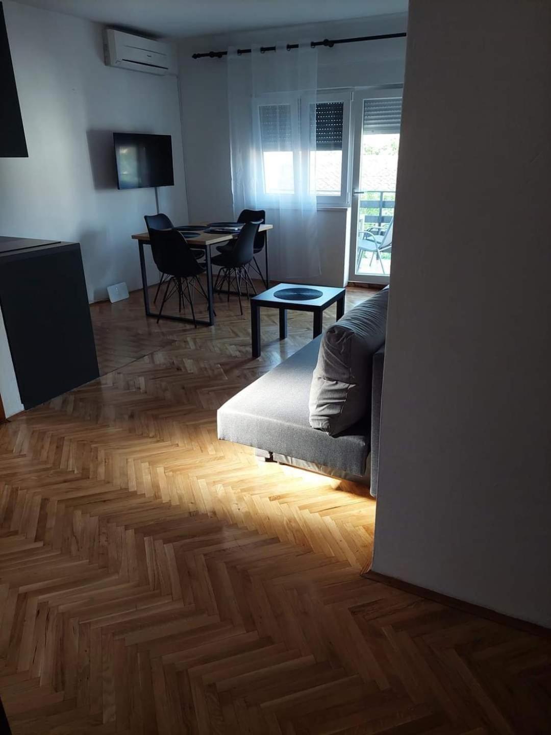 Apartmani Suhi Brod Medulin Ngoại thất bức ảnh