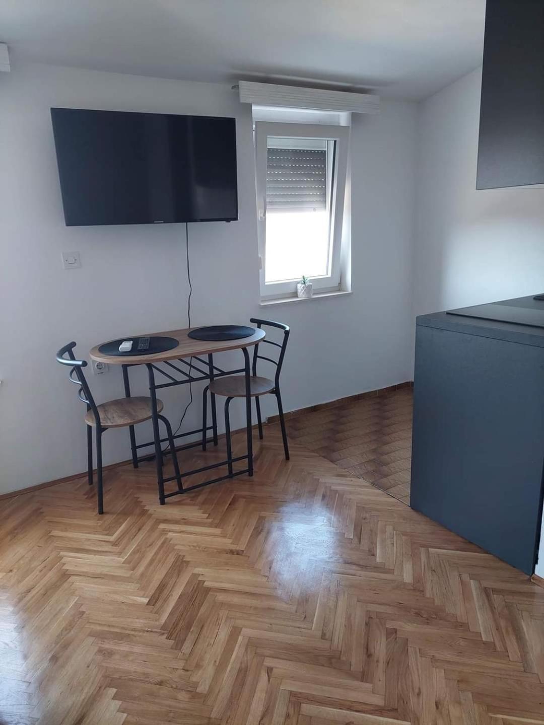 Apartmani Suhi Brod Medulin Ngoại thất bức ảnh